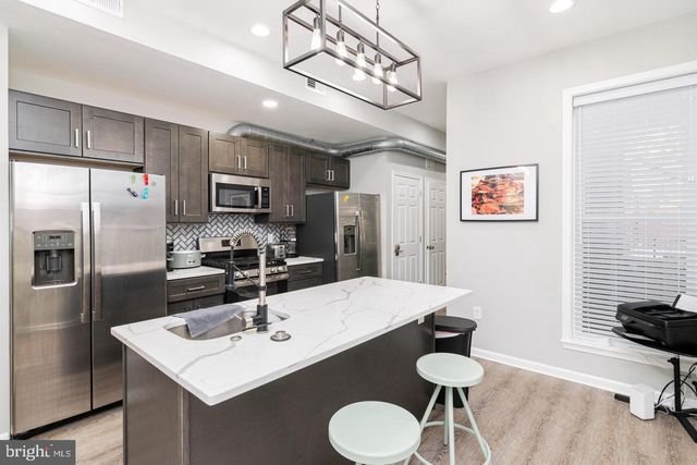 942 N BROADWAY, Baltimore, MD 21205