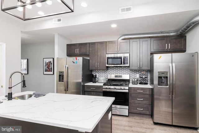 942 N BROADWAY, Baltimore, MD 21205