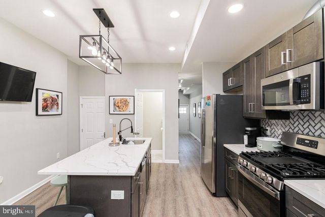 942 N BROADWAY, Baltimore, MD 21205
