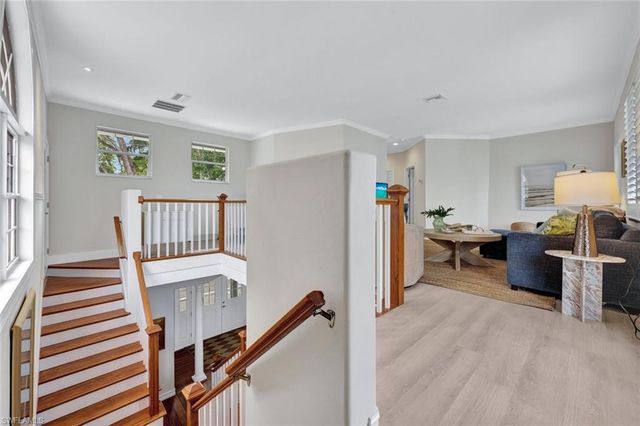 255 2nd AVE N, Naples, FL 34102