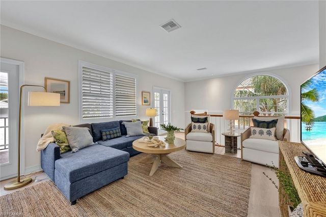 255 2nd AVE N, Naples, FL 34102