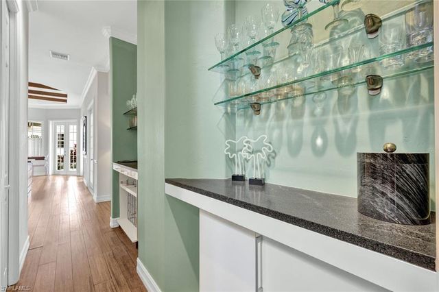 255 2nd AVE N, Naples, FL 34102