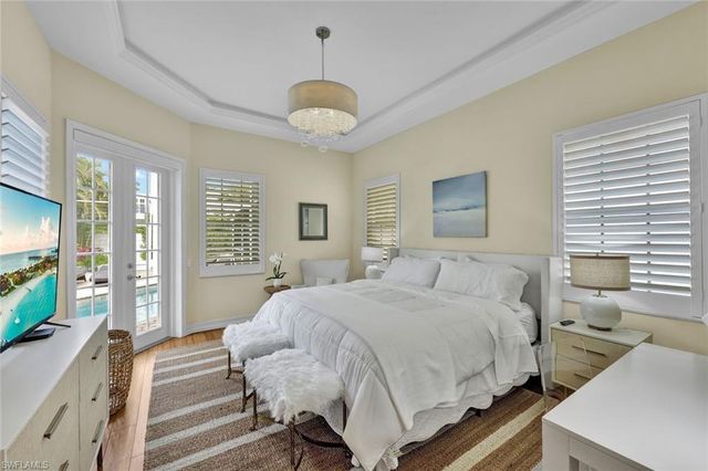 255 2nd AVE N, Naples, FL 34102