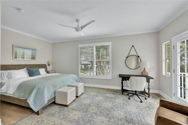 255 2nd AVE N, Naples, FL 34102