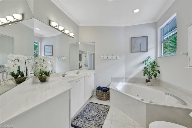 255 2nd AVE N, Naples, FL 34102