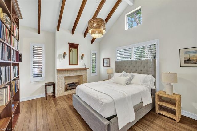 255 2nd AVE N, Naples, FL 34102