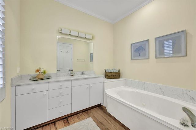 255 2nd AVE N, Naples, FL 34102