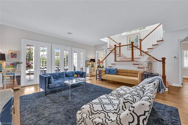 255 2nd AVE N, Naples, FL 34102