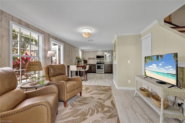 255 2nd AVE N, Naples, FL 34102