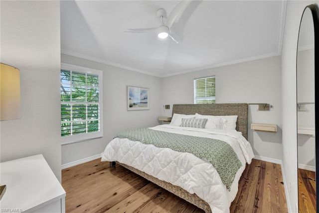 255 2nd AVE N, Naples, FL 34102