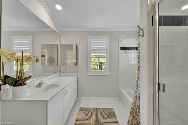 255 2nd AVE N, Naples, FL 34102