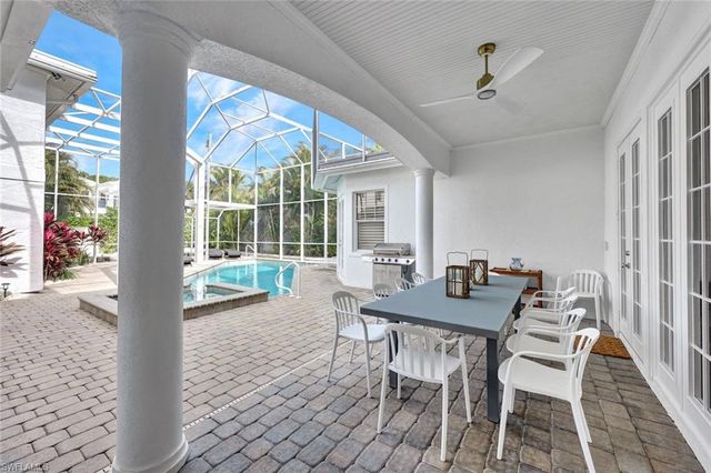 255 2nd AVE N, Naples, FL 34102