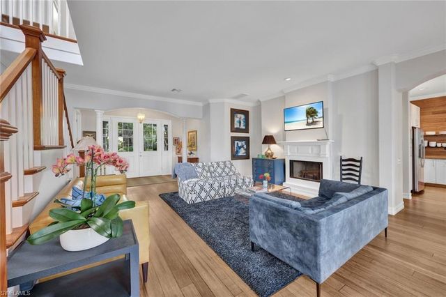 255 2nd AVE N, Naples, FL 34102