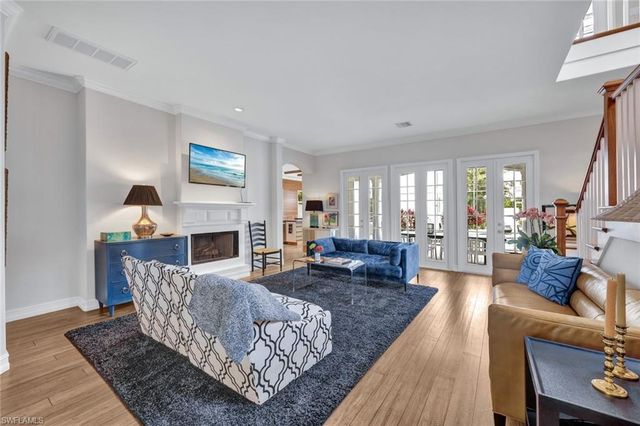 255 2nd AVE N, Naples, FL 34102