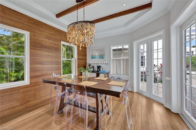 255 2nd AVE N, Naples, FL 34102