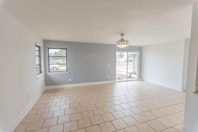 382 NE Genesee Avenue, Port St. Lucie, Port St Lucie, FL 34983