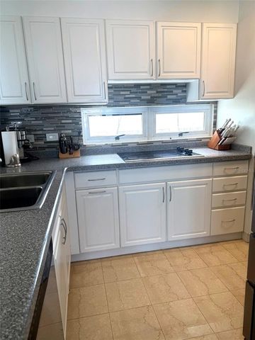 7063 AVE LOS GOBERNADORES, Carolina, PR 00979