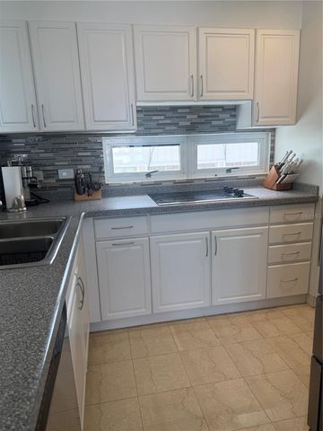 7063 AVE LOS GOBERNADORES, Carolina, PR 00979