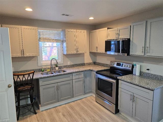 3761 Larkin ST, Norfolk, VA 23513