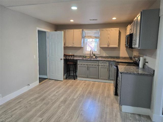 3761 Larkin ST, Norfolk, VA 23513