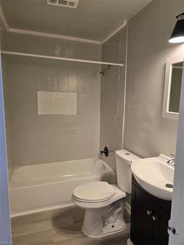 3761 Larkin ST, Norfolk, VA 23513