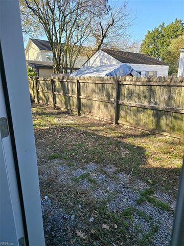 3761 Larkin ST, Norfolk, VA 23513