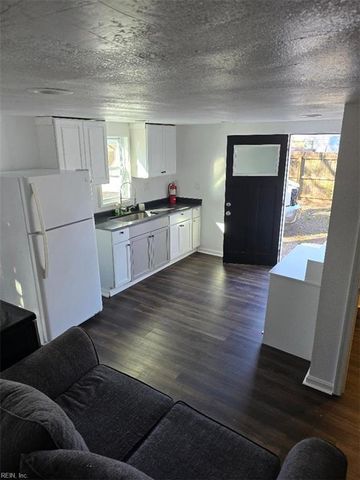 3761 Larkin ST, Norfolk, VA 23513