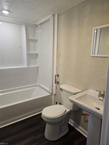 3761 Larkin ST, Norfolk, VA 23513