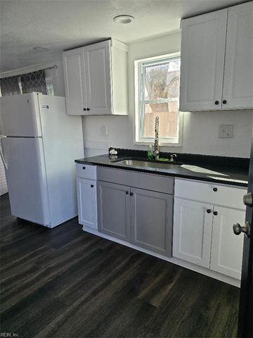 3761 Larkin ST, Norfolk, VA 23513