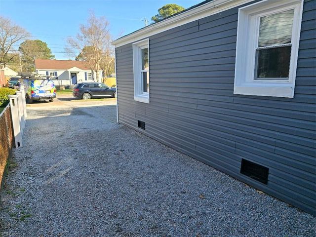 3761 Larkin ST, Norfolk, VA 23513