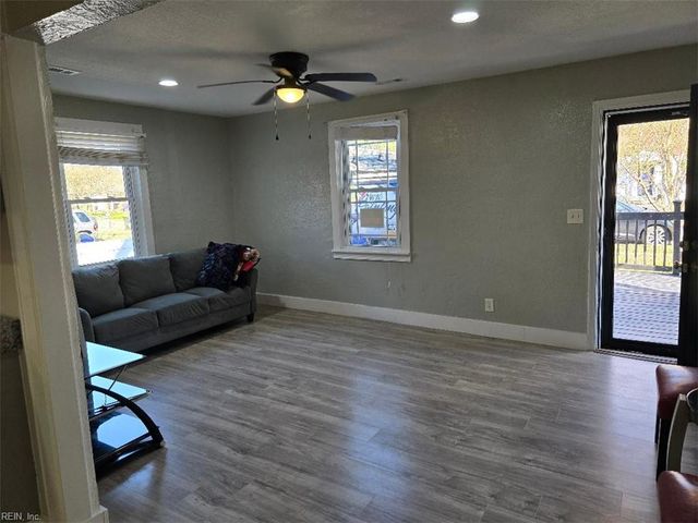 3761 Larkin ST, Norfolk, VA 23513