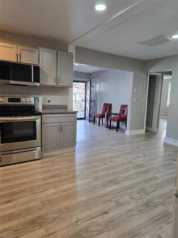 3761 Larkin ST, Norfolk, VA 23513