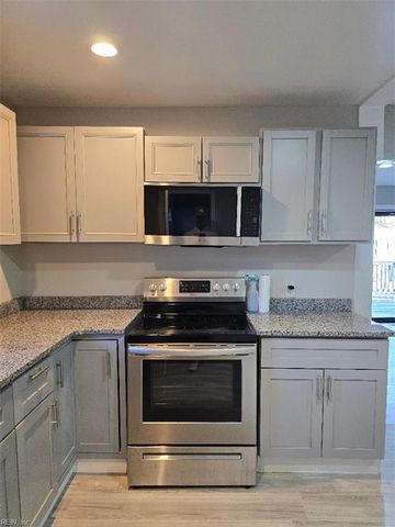 3761 Larkin ST, Norfolk, VA 23513