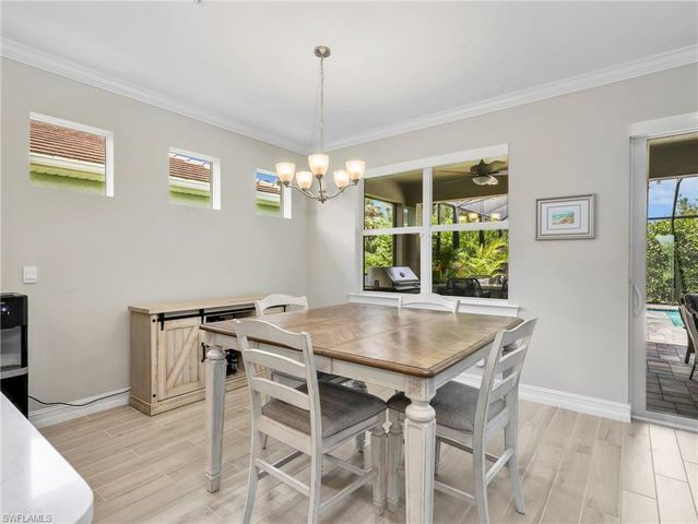 323 Tamarindo LN, Naples, FL 34114