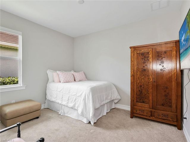 323 Tamarindo LN, Naples, FL 34114