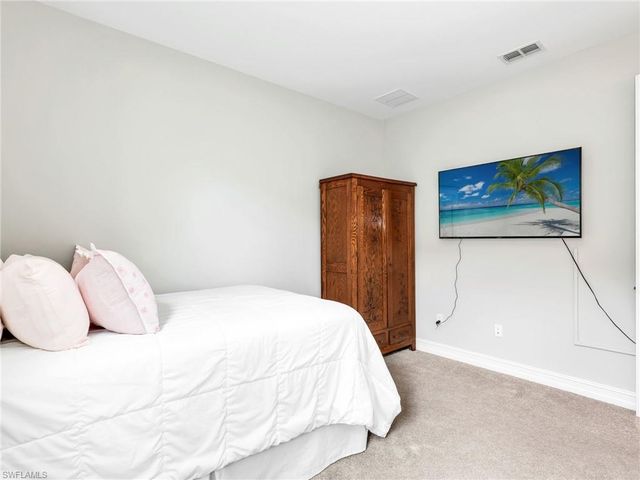 323 Tamarindo LN, Naples, FL 34114