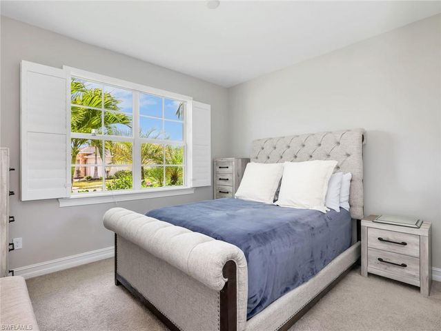 323 Tamarindo LN, Naples, FL 34114