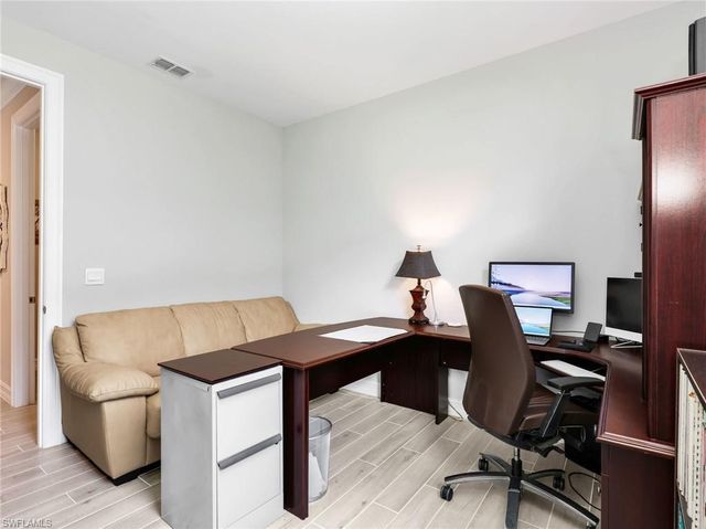 323 Tamarindo LN, Naples, FL 34114