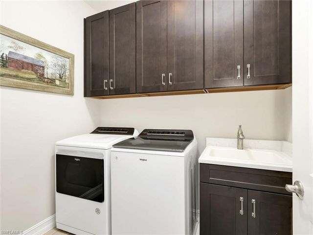 323 Tamarindo LN, Naples, FL 34114