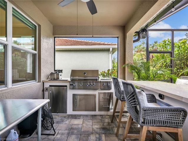 323 Tamarindo LN, Naples, FL 34114