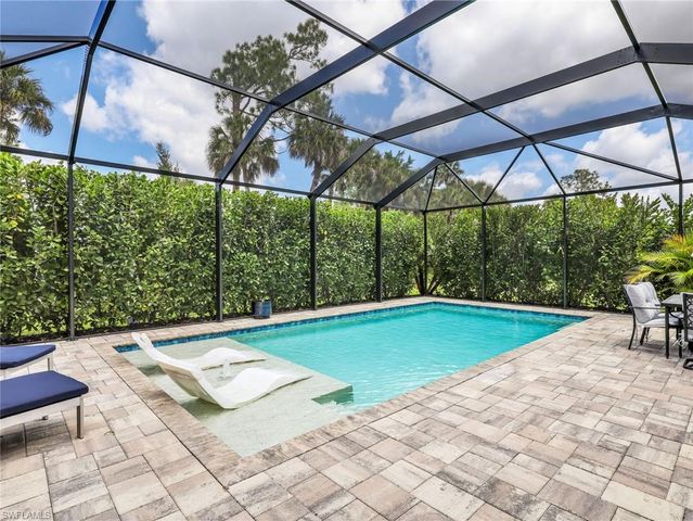 323 Tamarindo LN, Naples, FL 34114