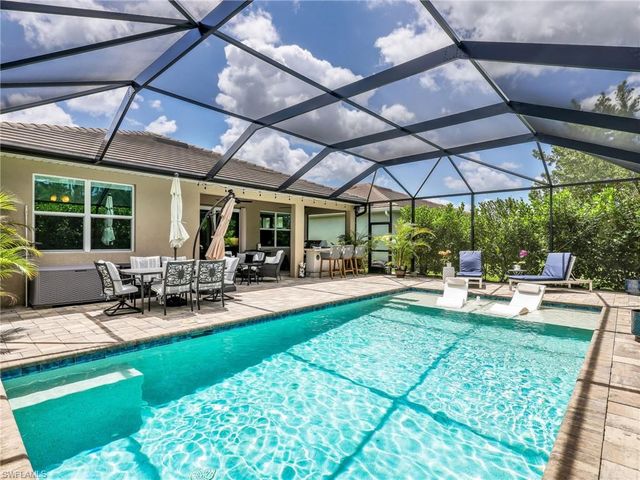 323 Tamarindo LN, Naples, FL 34114