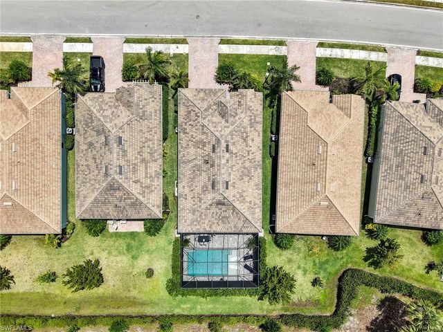 323 Tamarindo LN, Naples, FL 34114