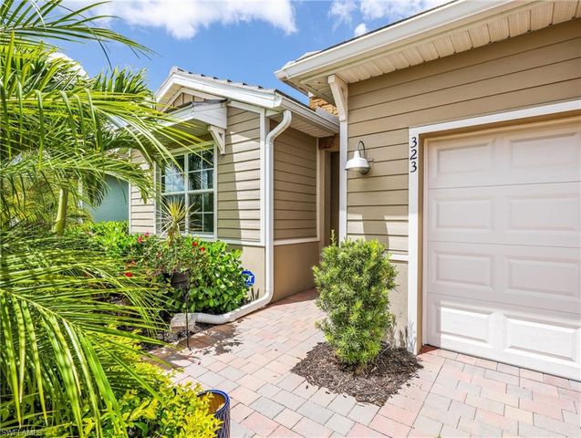 323 Tamarindo LN, Naples, FL 34114