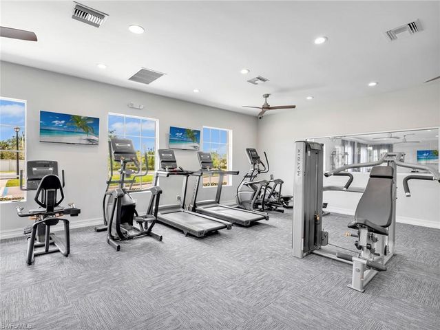 323 Tamarindo LN, Naples, FL 34114