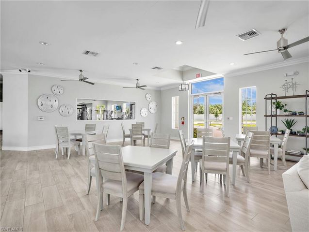 323 Tamarindo LN, Naples, FL 34114