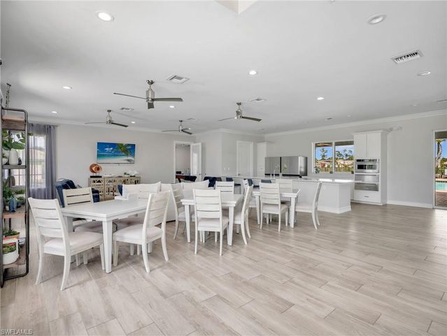 323 Tamarindo LN, Naples, FL 34114