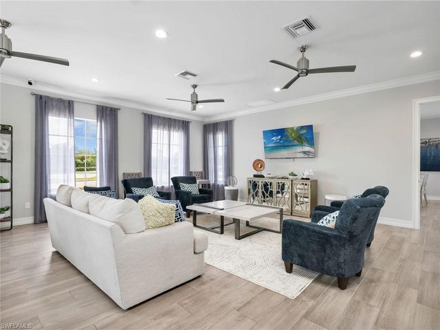 323 Tamarindo LN, Naples, FL 34114