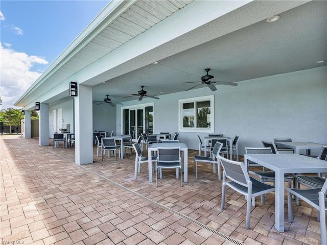 323 Tamarindo LN, Naples, FL 34114