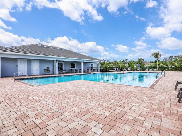 323 Tamarindo LN, Naples, FL 34114